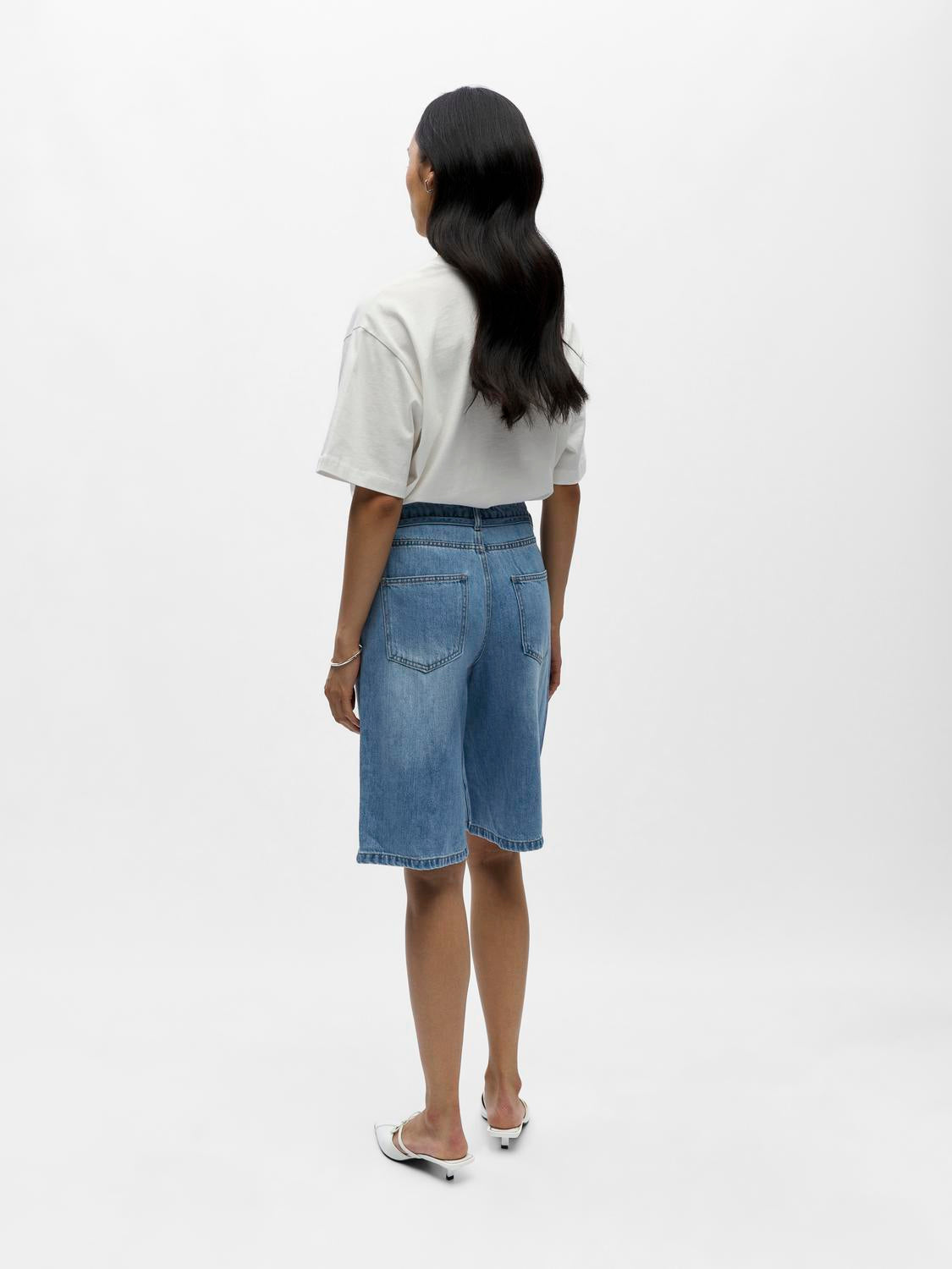 model_shot-back